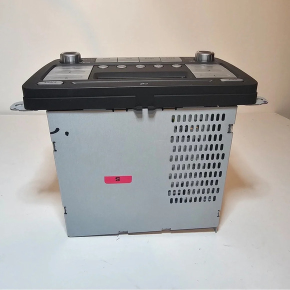 Volkswagen Delphi Electronics Factory Radio Premium MP3 DE2 Model #H020/S0023 - Picture 8 of 8